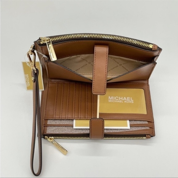 Michael Kors Large Double Zip Wallet
Wristlet Brown - Picture 5 of 9